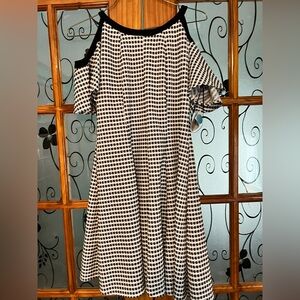 NWT Danny and Nicole Black and White Cold Shoulder Dress-16